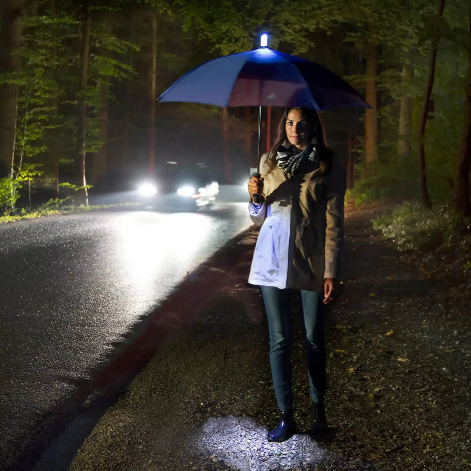 Bastone da passeggio nero con illuminazione a LED