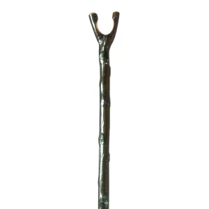 Bastone da caccia in legno di castagno con corteccia e impugnatura per il pollice