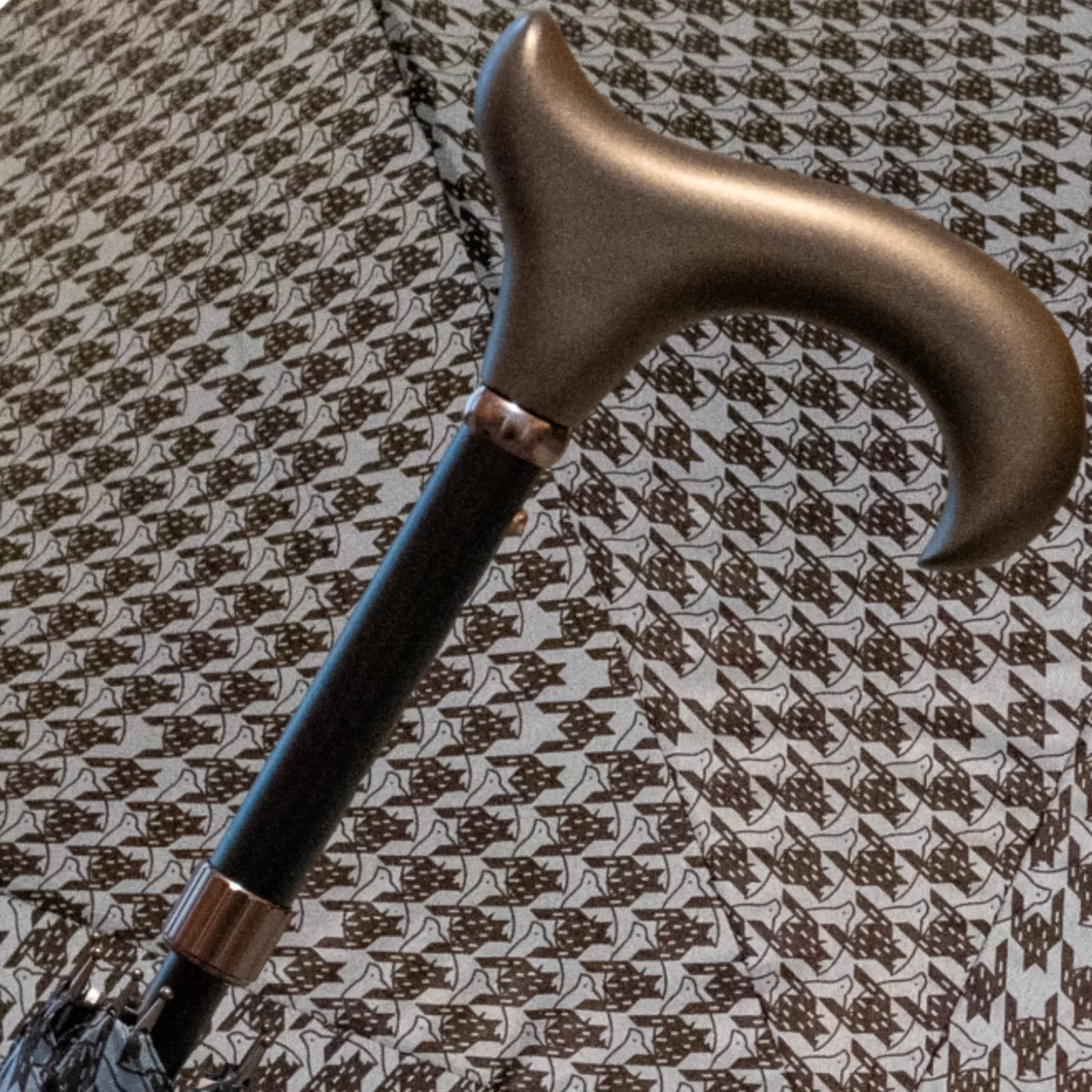 Ombrello Bastone da passeggio regolabile, bianco con dettagli marroni, lunghezza 102 cm